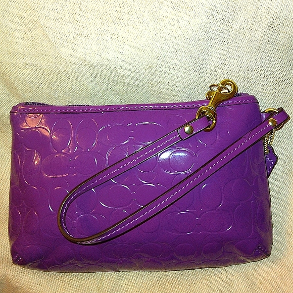 Brand New COACH Purple Iris Signature Liquid Gloss Wristlet - Picture 14 of 16